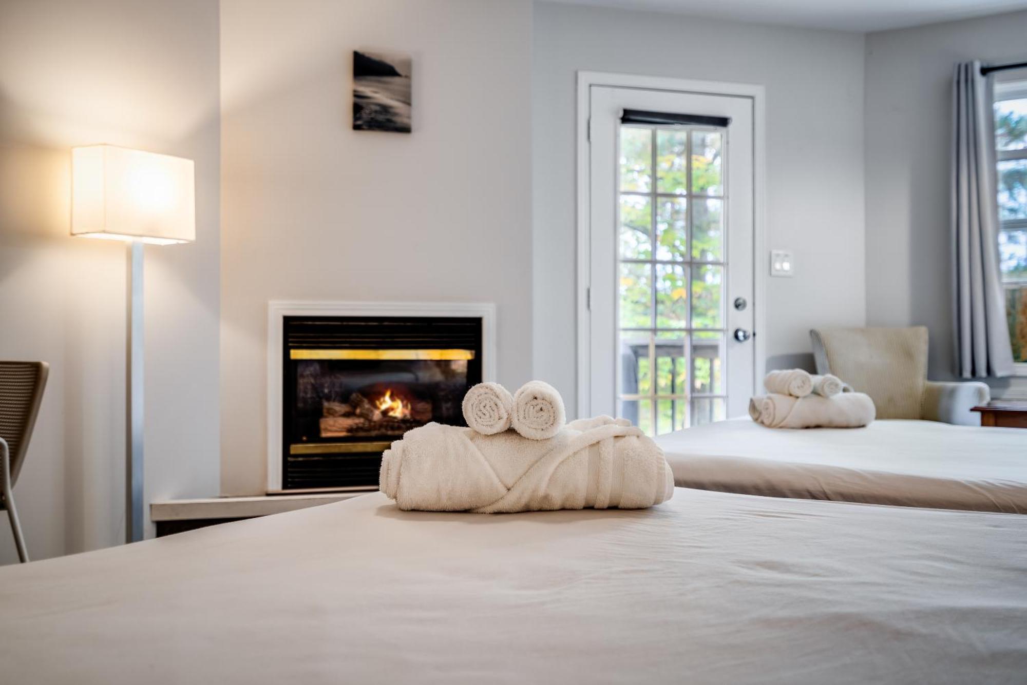 Muskoka Waterfront Retreat Villa Dwight Exterior photo
